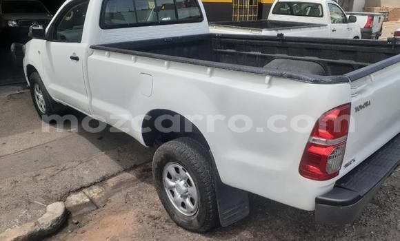 Buy Used Toyota Hilux Silver Car in Beira in Sofala Buy Used Toyota Hilux Silver Car in Beira in Sofala