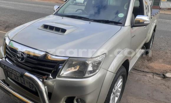 Buy Used Toyota Hilux Silver Car in Beira in Sofala