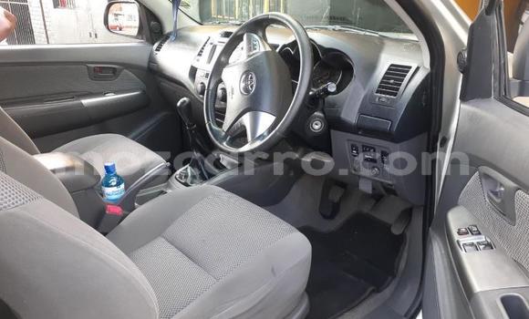 Buy Used Toyota Hilux Silver Car in Beira in Sofala Buy Used Toyota Hilux Silver Car in Beira in Sofala
