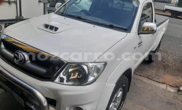 Buy Used Toyota Hilux Silver Car in Beira in Sofala Buy Used Toyota Hilux Silver Car in Beira in Sofala