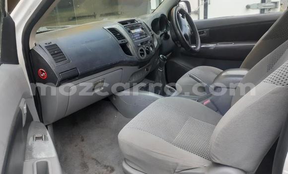 Buy Used Toyota Hilux Silver Car in Beira in Sofala Buy Used Toyota Hilux Silver Car in Beira in Sofala