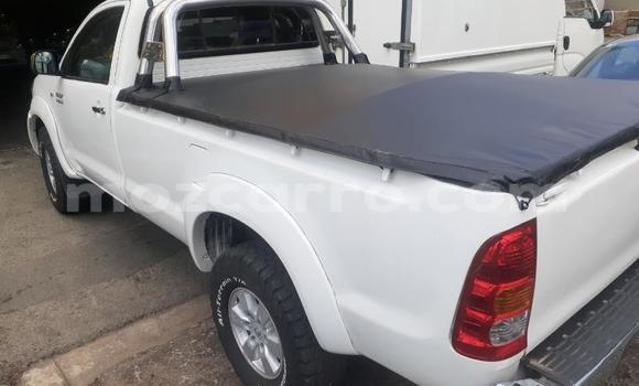 Buy Used Toyota Hilux Silver Car in Beira in Sofala Buy Used Toyota Hilux Silver Car in Beira in Sofala
