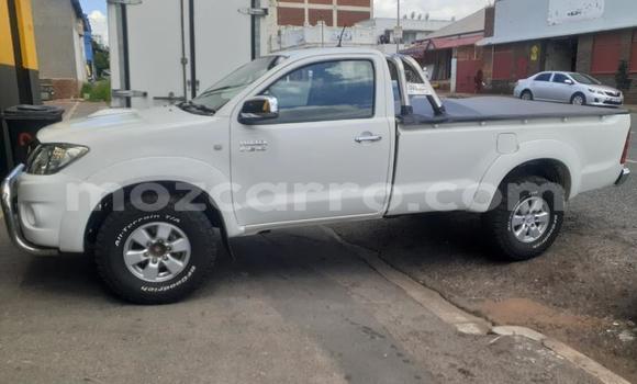 Buy Used Toyota Hilux Silver Car in Beira in Sofala Buy Used Toyota Hilux Silver Car in Beira in Sofala