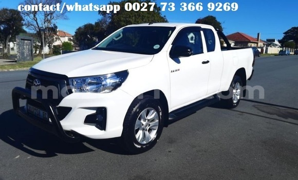 Comprar Usado Toyota Hilux Branco Carro em Maputo em Maputo