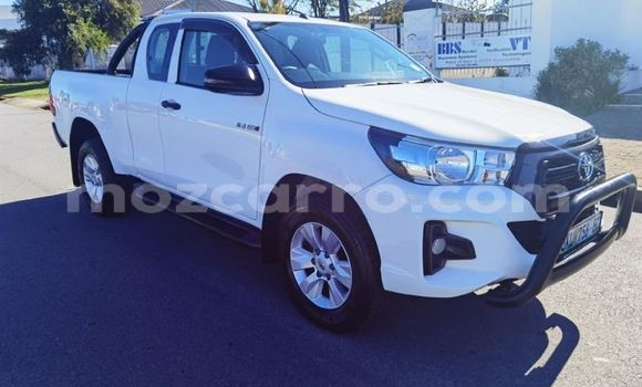 Nunua Ilio tumika Toyota Hilux Nyeupe Gari ndani ya Maputo nchini Maputo Nunua Ilio tumika Toyota Hilux Nyeupe Gari ndani ya Maputo nchini Maputo