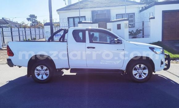Nunua Ilio tumika Toyota Hilux Nyeupe Gari ndani ya Maputo nchini Maputo Nunua Ilio tumika Toyota Hilux Nyeupe Gari ndani ya Maputo nchini Maputo