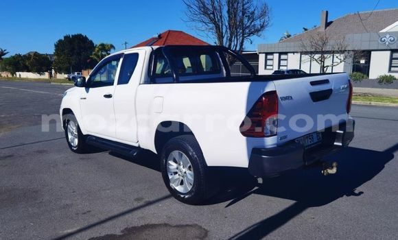Nunua Ilio tumika Toyota Hilux Nyeupe Gari ndani ya Maputo nchini Maputo Nunua Ilio tumika Toyota Hilux Nyeupe Gari ndani ya Maputo nchini Maputo