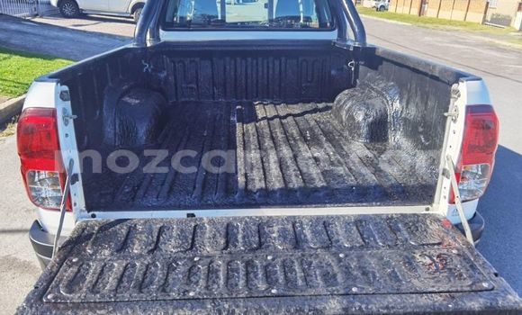 Nunua Ilio tumika Toyota Hilux Nyeupe Gari ndani ya Maputo nchini Maputo Nunua Ilio tumika Toyota Hilux Nyeupe Gari ndani ya Maputo nchini Maputo