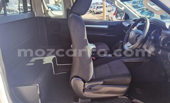 Nunua Ilio tumika Toyota Hilux Nyeupe Gari ndani ya Maputo nchini Maputo Nunua Ilio tumika Toyota Hilux Nyeupe Gari ndani ya Maputo nchini Maputo