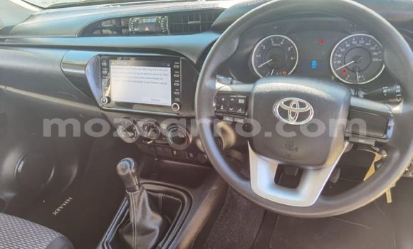 Nunua Ilio tumika Toyota Hilux Nyeupe Gari ndani ya Maputo nchini Maputo Nunua Ilio tumika Toyota Hilux Nyeupe Gari ndani ya Maputo nchini Maputo