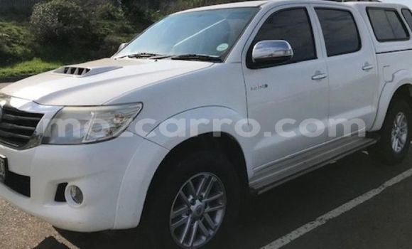Nunua Ilio tumika Toyota Hilux Nyeupe Gari ndani ya Maputo nchini Maputo