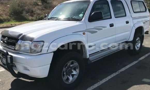 Nunua Ilio tumika Toyota Hilux Nyeupe Gari ndani ya Maputo nchini Maputo