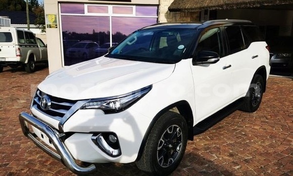Buy Used Toyota Fortuner White Car in Maputo in Maputo