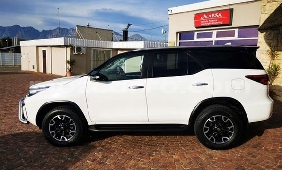 Nunua Ilio tumika Toyota Fortuner Nyeupe Gari ndani ya Maputo nchini Maputo Nunua Ilio tumika Toyota Fortuner Nyeupe Gari ndani ya Maputo nchini Maputo