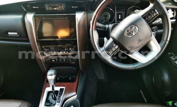 Nunua Ilio tumika Toyota Fortuner Nyeupe Gari ndani ya Maputo nchini Maputo Nunua Ilio tumika Toyota Fortuner Nyeupe Gari ndani ya Maputo nchini Maputo
