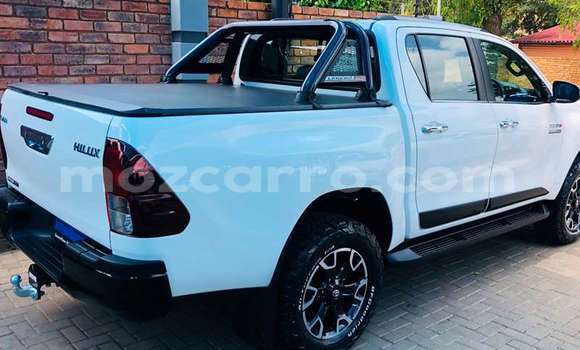 Nunua Ilio tumika Toyota Hilux Nyeupe Gari ndani ya Maputo nchini Maputo Nunua Ilio tumika Toyota Hilux Nyeupe Gari ndani ya Maputo nchini Maputo