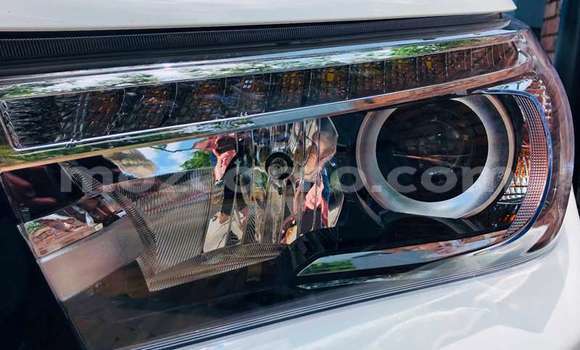 Nunua Ilio tumika Toyota Hilux Nyeupe Gari ndani ya Maputo nchini Maputo Nunua Ilio tumika Toyota Hilux Nyeupe Gari ndani ya Maputo nchini Maputo