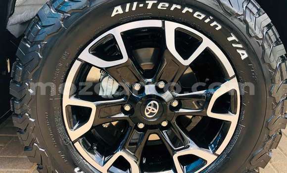 Nunua Ilio tumika Toyota Hilux Nyeupe Gari ndani ya Maputo nchini Maputo Nunua Ilio tumika Toyota Hilux Nyeupe Gari ndani ya Maputo nchini Maputo