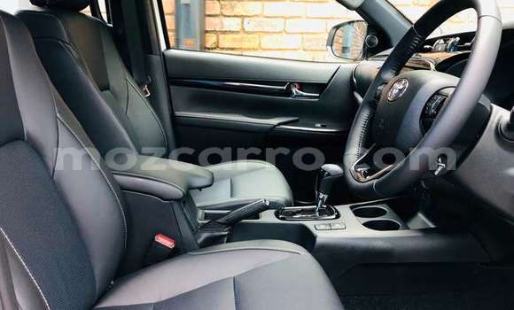 Nunua Ilio tumika Toyota Hilux Nyeupe Gari ndani ya Maputo nchini Maputo Nunua Ilio tumika Toyota Hilux Nyeupe Gari ndani ya Maputo nchini Maputo