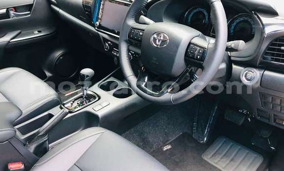 Nunua Ilio tumika Toyota Hilux Nyeupe Gari ndani ya Maputo nchini Maputo Nunua Ilio tumika Toyota Hilux Nyeupe Gari ndani ya Maputo nchini Maputo