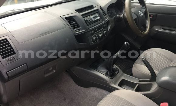 Nunua Ilio tumika Toyota Hilux Nyeupe Gari ndani ya Maputo nchini Maputo Nunua Ilio tumika Toyota Hilux Nyeupe Gari ndani ya Maputo nchini Maputo