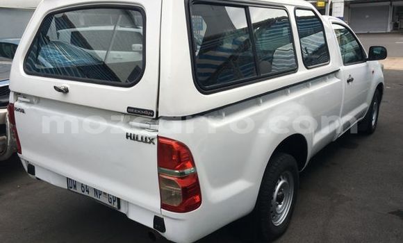 Nunua Ilio tumika Toyota Hilux Nyeupe Gari ndani ya Maputo nchini Maputo Nunua Ilio tumika Toyota Hilux Nyeupe Gari ndani ya Maputo nchini Maputo
