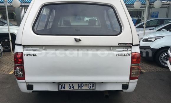 Nunua Ilio tumika Toyota Hilux Nyeupe Gari ndani ya Maputo nchini Maputo Nunua Ilio tumika Toyota Hilux Nyeupe Gari ndani ya Maputo nchini Maputo