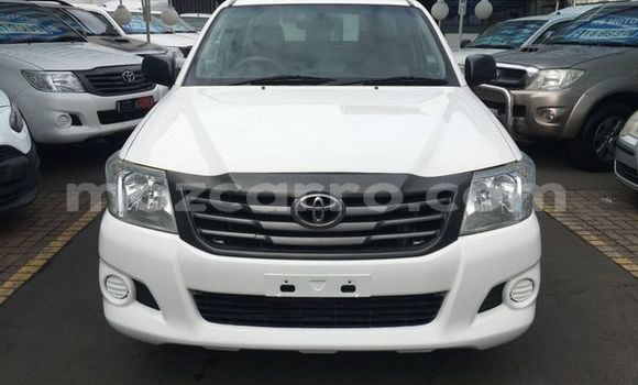 Nunua Ilio tumika Toyota Hilux Nyeupe Gari ndani ya Maputo nchini Maputo Nunua Ilio tumika Toyota Hilux Nyeupe Gari ndani ya Maputo nchini Maputo