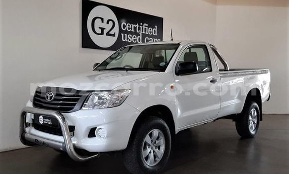 Nunua Ilio tumika Toyota Hilux Nyeupe Gari ndani ya Maputo nchini Maputo