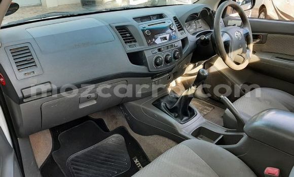 Comprar Usado Toyota Hilux Branco Carro em Maputo em Maputo Comprar Usado Toyota Hilux Branco Carro em Maputo em Maputo