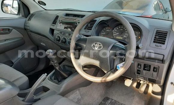 Comprar Usado Toyota Hilux Branco Carro em Maputo em Maputo Comprar Usado Toyota Hilux Branco Carro em Maputo em Maputo