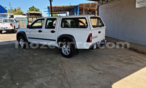 Tenga Tsaru Isuzu KB Chena Mota in Maputo in Maputo Tenga Tsaru Isuzu KB Chena Mota in Maputo in Maputo