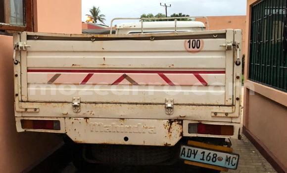 Comprar Usado Mahindra Bolero Branco Carro em Maputo em Maputo