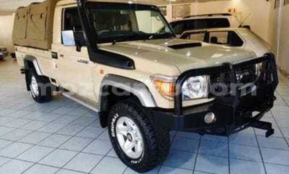 Comprar Usado Toyota Land Cruiser Prata Carro em Eráti em Nampula Comprar Usado Toyota Land Cruiser Prata Carro em Eráti em Nampula