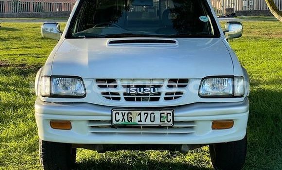 Comprar Usado Isuzu KB Branco Carro em Maputo em Maputo Comprar Usado Isuzu KB Branco Carro em Maputo em Maputo