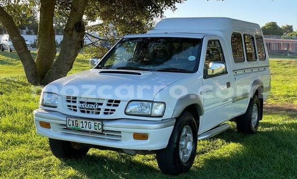 Comprar Usado Isuzu KB Branco Carro em Maputo em Maputo Comprar Usado Isuzu KB Branco Carro em Maputo em Maputo