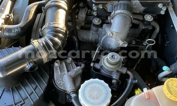 Comprar Usado Isuzu KB Branco Carro em Maputo em Maputo Comprar Usado Isuzu KB Branco Carro em Maputo em Maputo