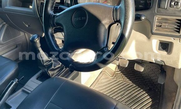 Comprar Usado Isuzu KB Branco Carro em Maputo em Maputo Comprar Usado Isuzu KB Branco Carro em Maputo em Maputo
