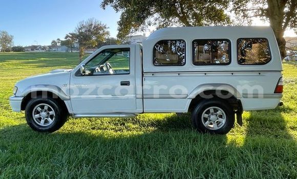 Comprar Usado Isuzu KB Branco Carro em Maputo em Maputo Comprar Usado Isuzu KB Branco Carro em Maputo em Maputo