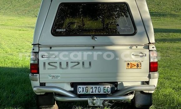 Comprar Usado Isuzu KB Branco Carro em Maputo em Maputo Comprar Usado Isuzu KB Branco Carro em Maputo em Maputo