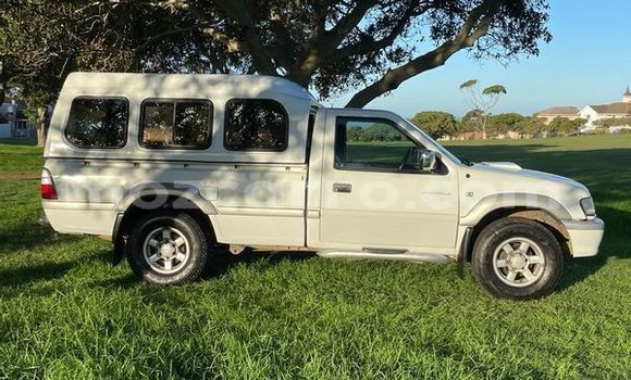 Comprar Usado Isuzu KB Branco Carro em Maputo em Maputo Comprar Usado Isuzu KB Branco Carro em Maputo em Maputo