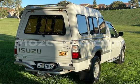 Comprar Usado Isuzu KB Branco Carro em Maputo em Maputo Comprar Usado Isuzu KB Branco Carro em Maputo em Maputo