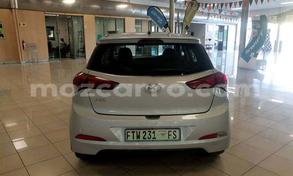 Nunua Ilio tumika Hyundai i20 Fedha Gari ndani ya Maputo nchini Maputo Nunua Ilio tumika Hyundai i20 Fedha Gari ndani ya Maputo nchini Maputo