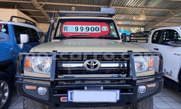 Buy Used Toyota Land Cruiser Beige Car in Maputo in Maputo