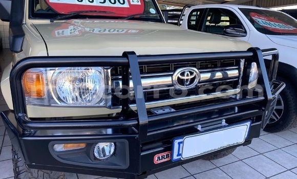 Buy Used Toyota Land Cruiser Beige Car in Maputo in Maputo Buy Used Toyota Land Cruiser Beige Car in Maputo in Maputo