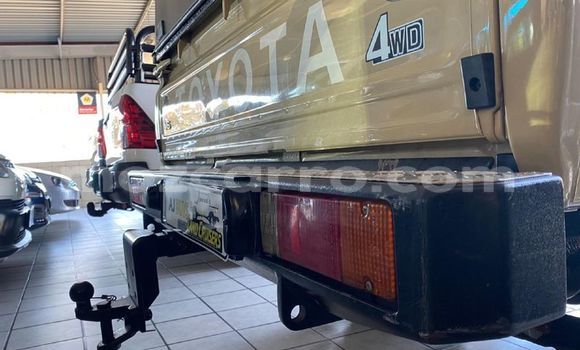 Buy Used Toyota Land Cruiser Beige Car in Maputo in Maputo Buy Used Toyota Land Cruiser Beige Car in Maputo in Maputo