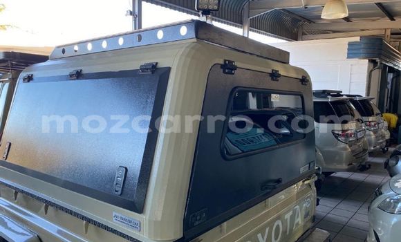 Buy Used Toyota Land Cruiser Beige Car in Maputo in Maputo Buy Used Toyota Land Cruiser Beige Car in Maputo in Maputo
