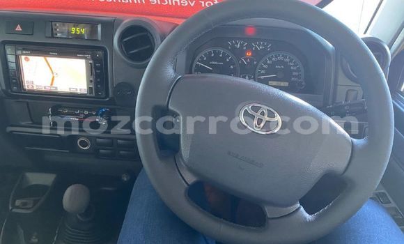 Buy Used Toyota Land Cruiser Beige Car in Maputo in Maputo Buy Used Toyota Land Cruiser Beige Car in Maputo in Maputo