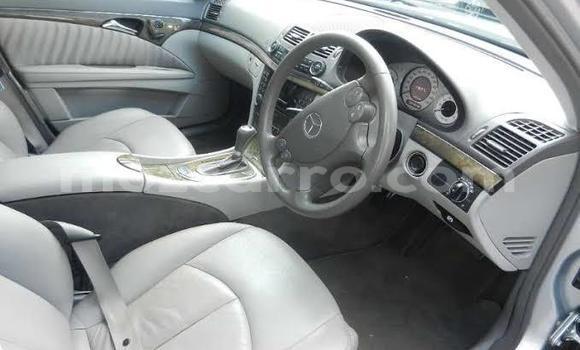 Comprar Usado Mercedes‒Benz E-Class Branco Carro em Mutarara em Tete Comprar Usado Mercedes‒Benz E-Class Branco Carro em Mutarara em Tete