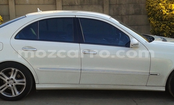 Comprar Usado Mercedes‒Benz E-Class Branco Carro em Mutarara em Tete Comprar Usado Mercedes‒Benz E-Class Branco Carro em Mutarara em Tete